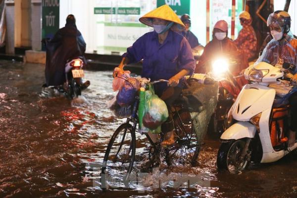 Bão số 2 gây mưa “kỷ lục” ở Hà Nội