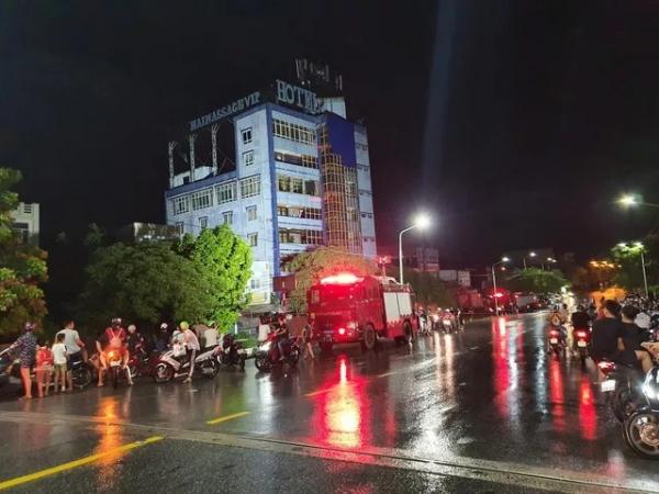 Hải Phòng: Khối nhà thuộc khách sạn Hải Yến bị đổ sập trong đêm