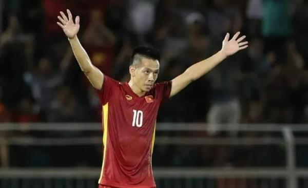 Cựu tuyển thủ Việt Nam: Singapore hời hợt, khó nói Văn Quyết chói sáng