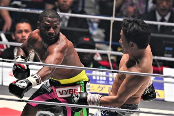 Mayweather knock-out đối thủ Nhật Bản