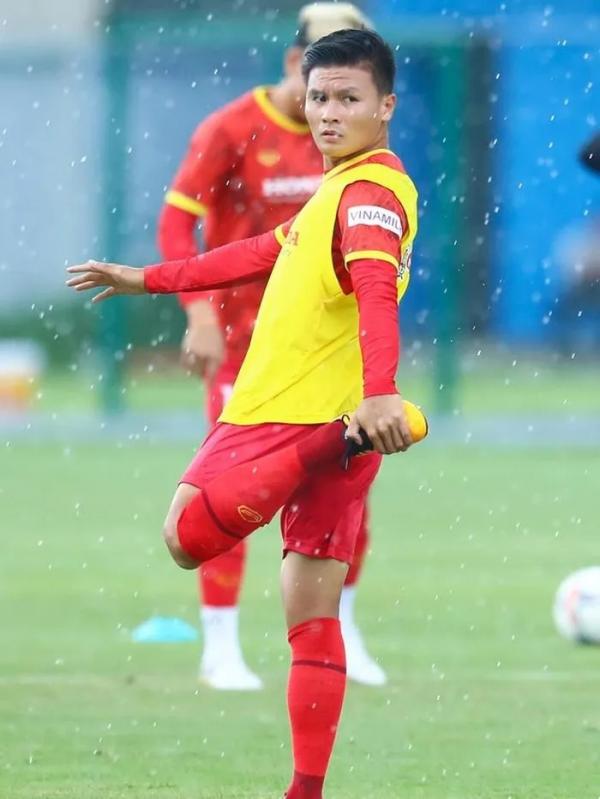 Quang Hải chính thức lên tiếng về việc dự AFF Cup, hứa sẽ nói chuyện với Pau FC