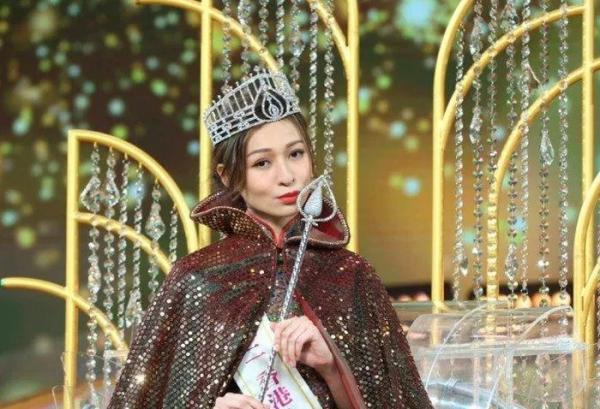Nhan sắc tân Hoa hậu Hong Kong gây tranh cãi
