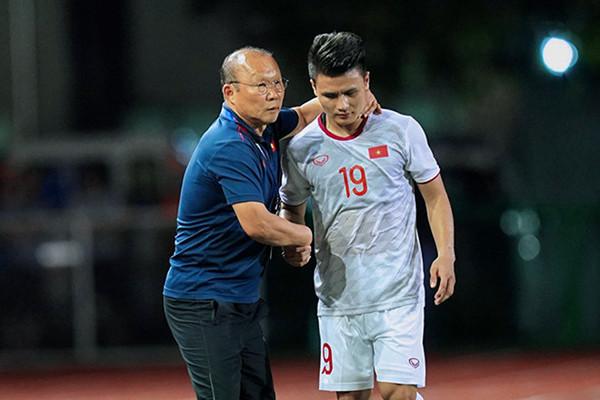 BLV Quang Tùng: Quang Hải về đá AFF Cup, cơ hội ở Pau chấm dứt