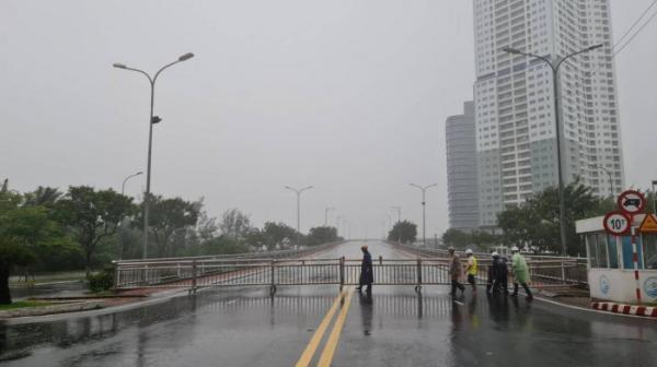 Trực tiếp cơn bão số 4 Noru: Đà Nẵng bắt đầu đóng các cầu qua sông Hàn