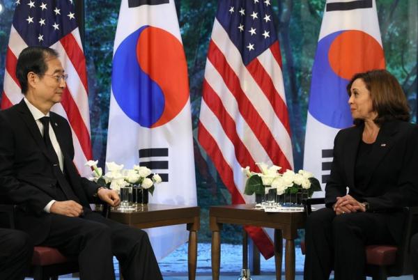 Phó Tổng thống Mỹ Harris đến Tokyo dự lễ tang cố Thủ tướng Abe, chuẩn bị sang Hàn Quốc