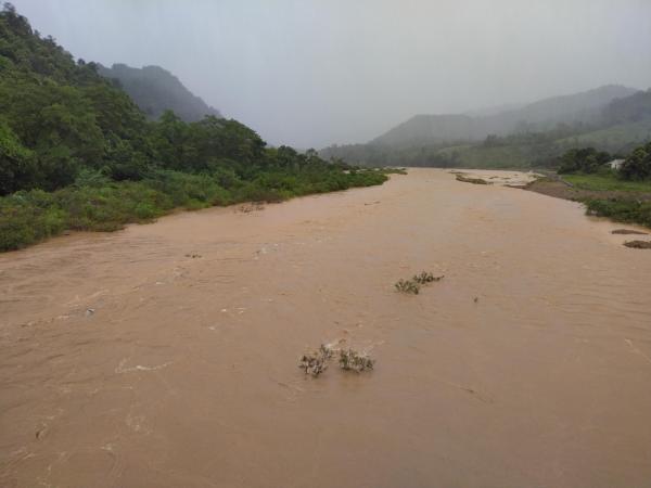 Chùm ảnh: Mực nước sông, suối ở Quảng Trị dâng cao, nguy cơ chia cắt nhiều vùng