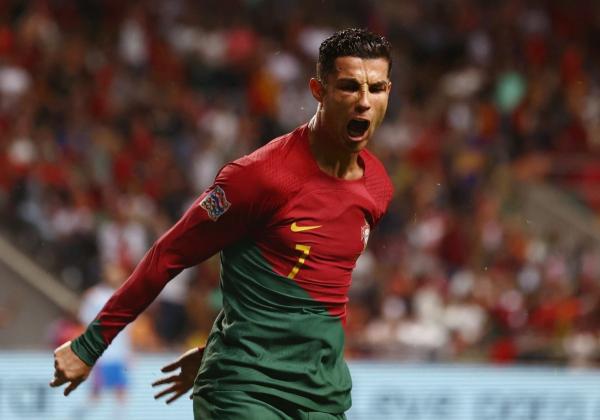 Ronaldo vô duyên, Bồ Đào Nha thua đau đớn Tây Ban Nha