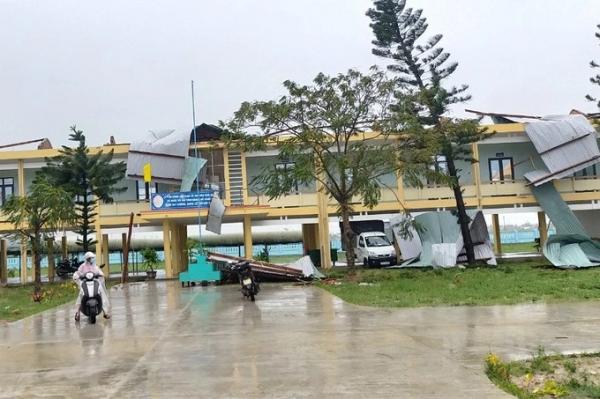 Nhiều trường học ở Quảng Nam bị tốc mái, hư hỏng do bão Noru