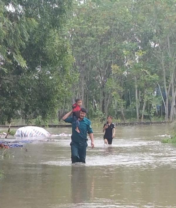 Hơn 300 trường học ở Nghệ An cho học sinh nghỉ học do mưa lớn, ngập sâu