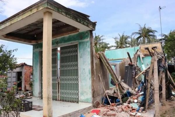 Xót xa gia cảnh người phụ nữ ở Quảng Nam bị sập nhà do bão số 4