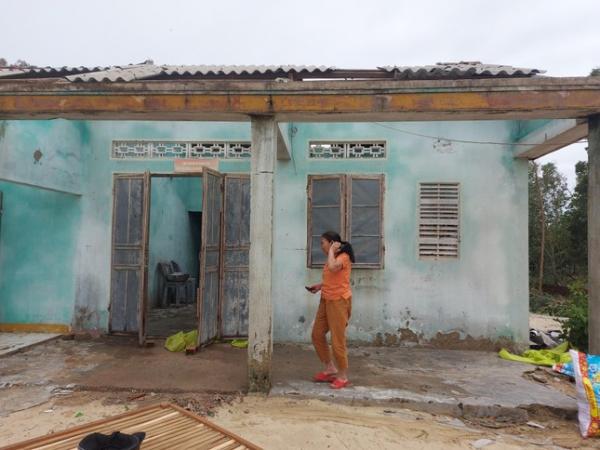 Số liệu cập nhật 110 nhà sập, gần 3.000 nhà bị hư hại tốc mái do bão số 4 tại Quảng Nam