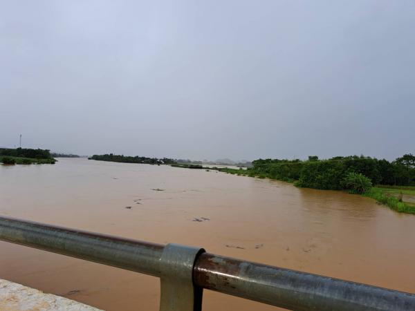 Hà Tĩnh: Mưa lớn gây ngập lụt, sạt lở và chia cắt nhiều địa phương