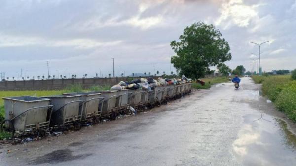 Thanh Hóa: Hàng chục xe rác bỗng “mọc” bên đường gần cụm công nghiệp