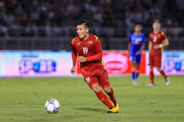 Quang Hải tính rời Pau FC đá AFF Cup, nhà báo Pháp nói điều phải “trả giá”