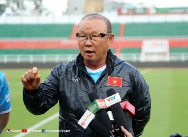 Lính mới ở đội tuyển Việt Nam khiến HLV Park Hang-seo đau đầu