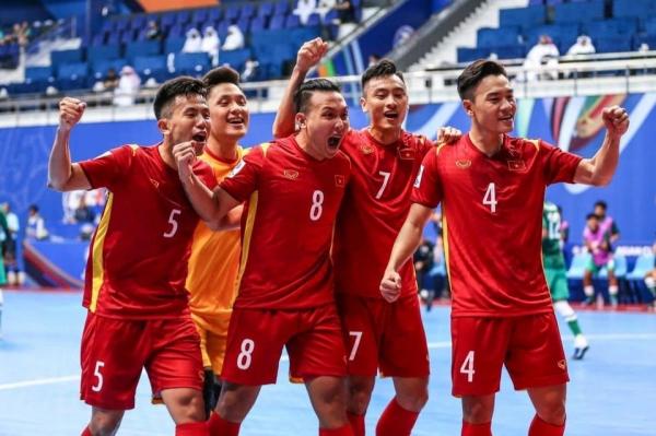 Thắng Saudi Arabia 3-1, tuyển futsal Việt Nam chiếm ngôi đầu bảng