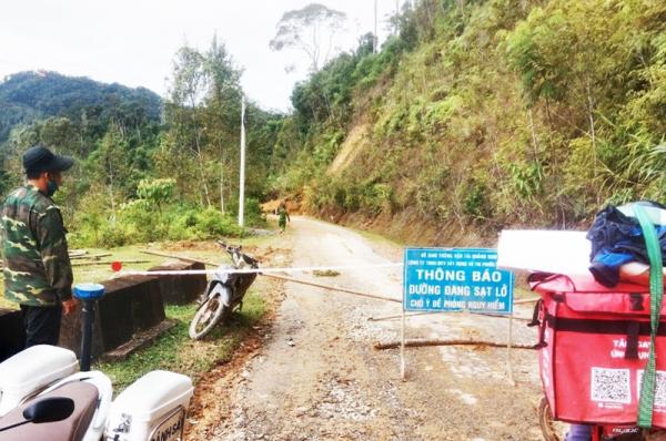 Quảng Nam: Sạt lở đường lên huyện miền núi Tây Giang, 6.000 người bị cô lập