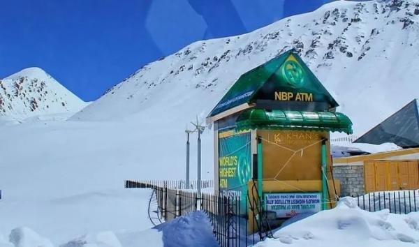 Máy ATM cao nhất thế giới nằm trên đỉnh núi gần 4.700m