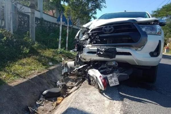 Nguyên nhân ban đầu vụ ôtô của trưởng công an thị trấn va chạm xe máy khiến 2 người t‌ử von‌g