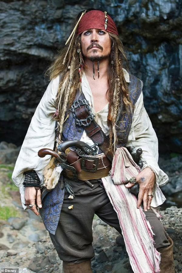 Johnny Depp không quay lại làm “cướp biển”