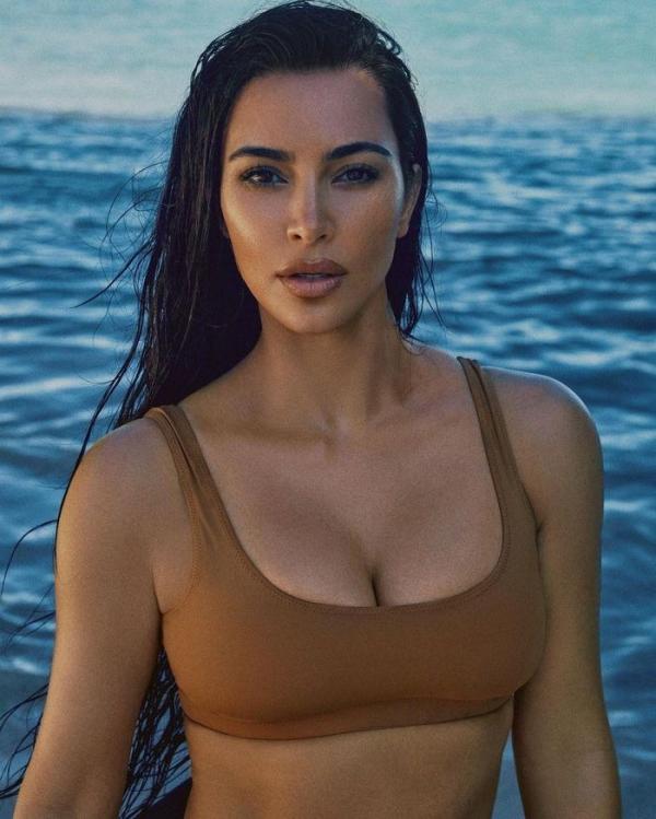 Kim Kardashian tức giận vì Kanye West ép nhân viên xem ảnh nhạ‌y cả‌m