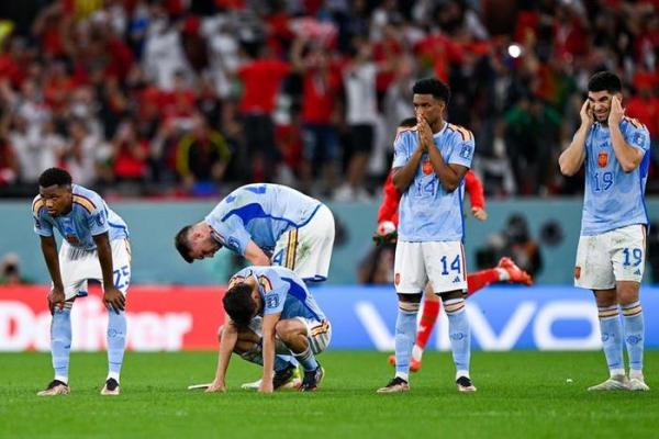 Tây Ban Nha bẽ bàng rời World Cup: Thắng đúng 1 trận, Enrique sai ở đâu?