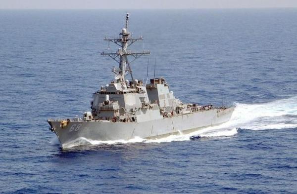 Washington tố tàu Iran “tìm cách chọc mù” tàu Mỹ ở eo biển Hormuz