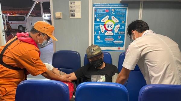 Kịp thời cứu nạn một thủy thủ nước ngoài bị dập nát bàn tay ở khu vực biển Nha Trang