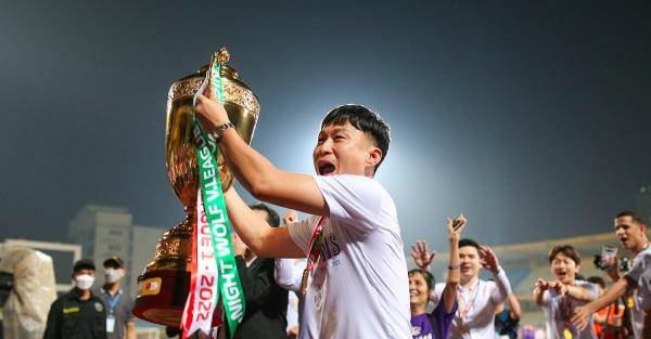 Đoạt cú đúp danh hiệu, tại sao CLB Hà Nội vẫn chia tay HLV trưởng?