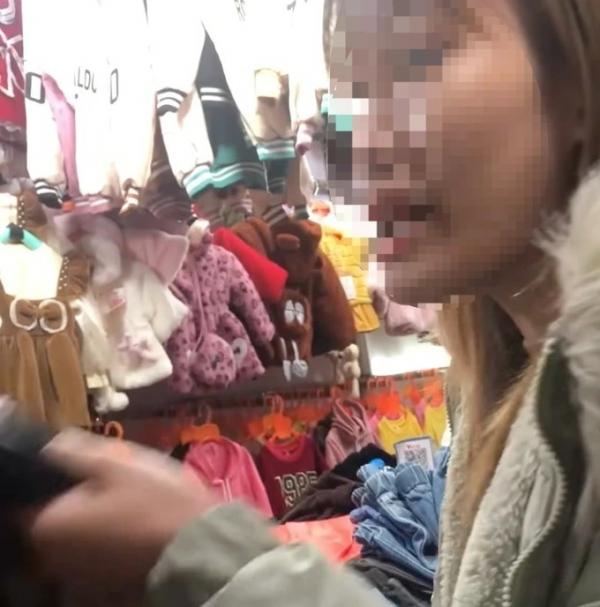 Xác minh vụ chủ cửa hàng chửi bới, tát thẳng tay vào mặt khách vì “mặc cả” giữa chợ ở Hà Nội