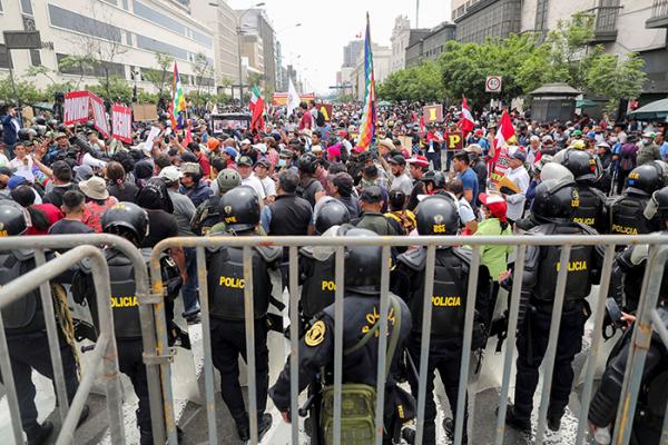 Tương lai bất định của Peru sau “cú ngã” của Tổng thống Castillo