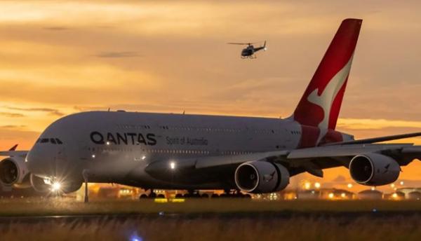 Máy bay Qantas hạ cánh khẩn cấp trên chặng bay Singapore-London