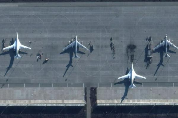 Nga sơ tán máy bay khỏi căn cứ bị UAV nghi của Ukraine tấn công