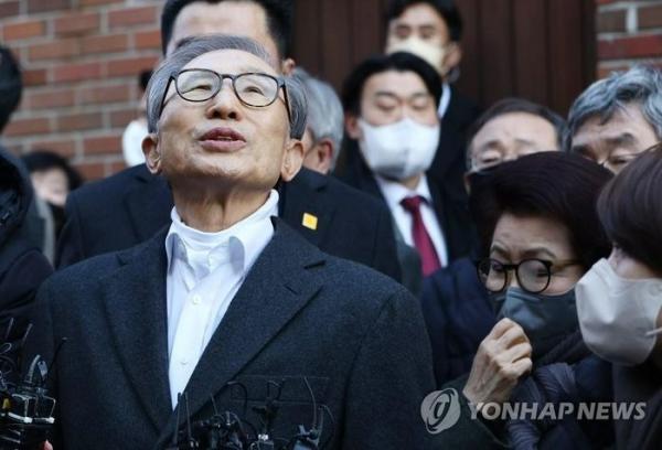 Cựu Tổng thống Hàn Quốc Lee Myung-bak xin lỗi sau khi được ân xá