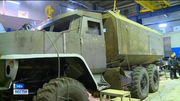 Nga bọc thép “thủ công” cho các xe tải quân sự ở Ukraine