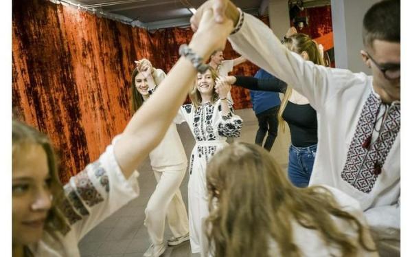Xung đột kéo dài, những người trẻ tuổi ở Ukraine suy tính lại về tương lai
