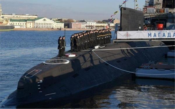 Ba tàu ngầm Kilo cải tiến của Nga mang theo tên lửa Kalibr vào Biển Đen