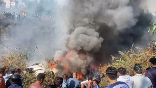Máy bay chở 72 người rơi ở Nepal, nhiều người chết