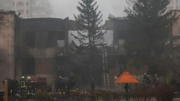 Trực thăng đâm vào một tòa nhà bên ngoài thủ đô Kiev