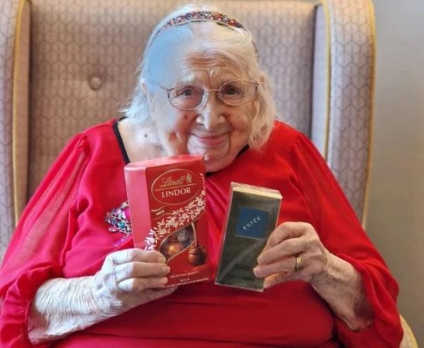 Bí quyết lạ giúp cụ bà 100 tuổi sống khỏe