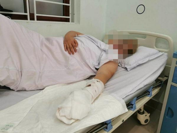 Hải Phòng: Nam thanh niên bị chém cụt 2 ngón tay tại sân bóng