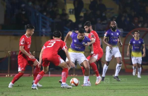 HLV Hà Nội FC: “Các cầu thủ khá nặng nề, để mất quá nhiều bóng”