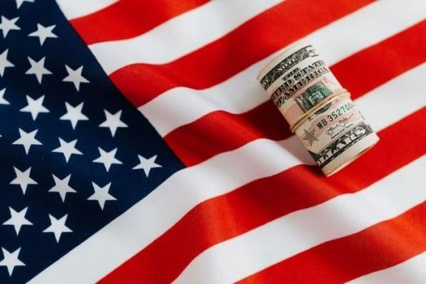 Kinh tế Mỹ đang tỏ ra “mạnh mẽ và vững chãi” nhưng vẫn có nguy cơ đối mặt “thảm họa tài chính”