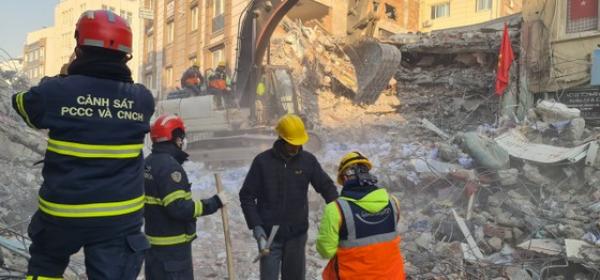 Công an Việt Nam phối hợp giải cứu cháu bé 14 tuổi bị vùi lấp do động đất ở Thổ Nhĩ Kỳ
