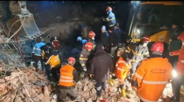 Cận cảnh đội cứu hộ Việt Nam đưa thêm 4 th‌i th‌ể nạn nhân động đất ra ngoài