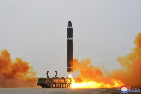 Triều Tiên cảnh báo Mỹ chớ bắn rơi tên lửa