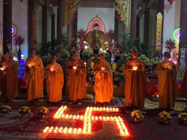 Gia Lai: Chùa Phước Viên tổ chức hoa đăng mừng khánh đản Bồ-tát Quán Thế Âm