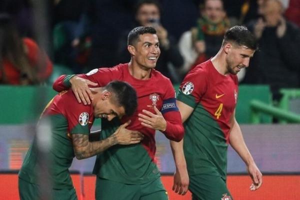 Vòng loại Euro 2024, Bảng J: Ronaldo lập kỷ lục ra sân nhiều nhất, Bồ Đào Nha thắng dễ