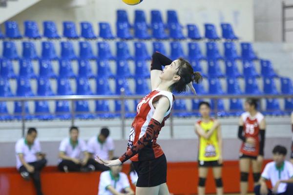 Hot girl bóng chuyền Lý Thị Luyến 1m91 chắn bóng “như máy” đưa đội nhà vào chung kết