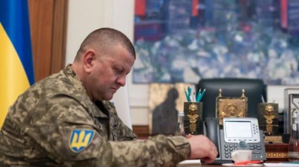 Tổng tư lệnh Ukraine nói thật về tình hình ở chiến trường thảm khốc Bakhmut với người đồng cấp Anh